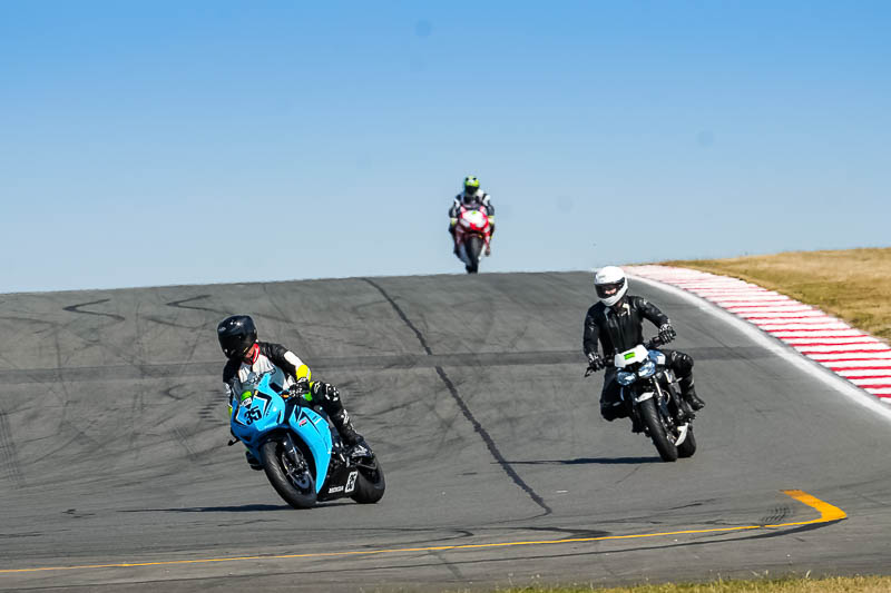 donington no limits trackday;donington park photographs;donington trackday photographs;no limits trackdays;peter wileman photography;trackday digital images;trackday photos